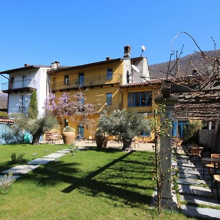 Romantico Palazzo Dei Ulivi Purasca Екстериор снимка