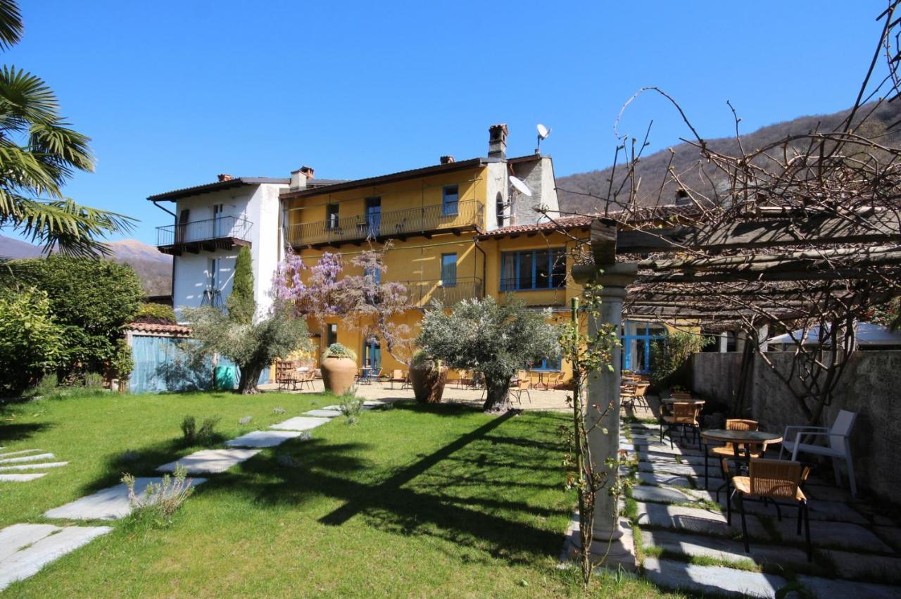 Romantico Palazzo Dei Ulivi Purasca Екстериор снимка